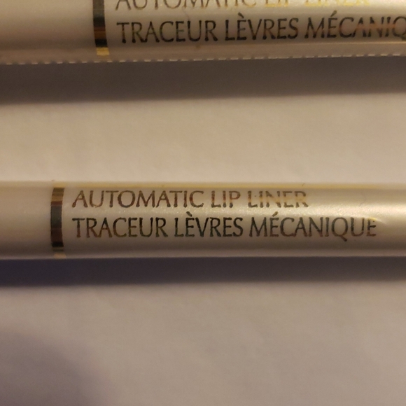 2 L'Oreal Paris Crayon Petite Lip Liner Clear HTF - Picture 3 of 4